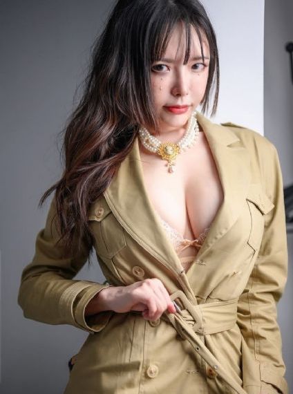 两个上面一个吃下边电影
