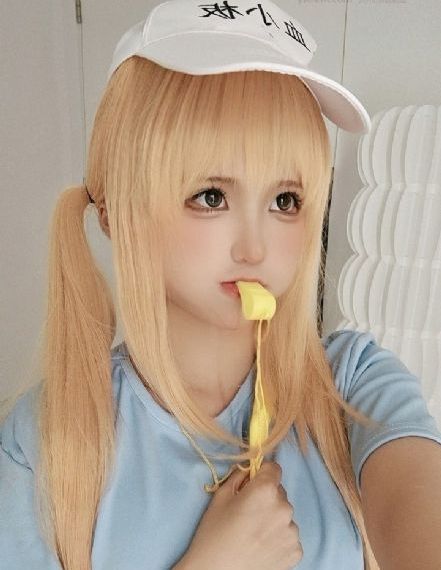 《年轻的秘书》在线观看