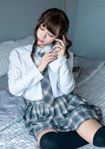 触摸女孩